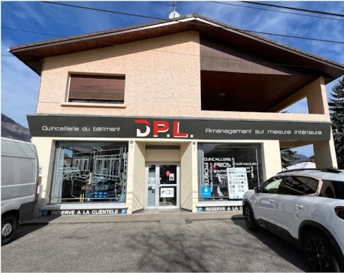 exterieur bâtiment quincaillerie